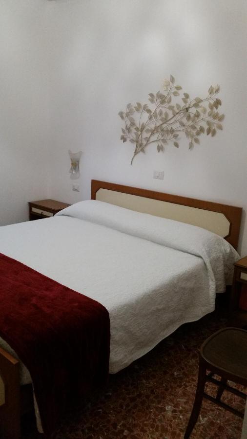 Termini Station Apartment Ai Due Cortili Presso Le Mura Aureliane Rom Eksteriør billede