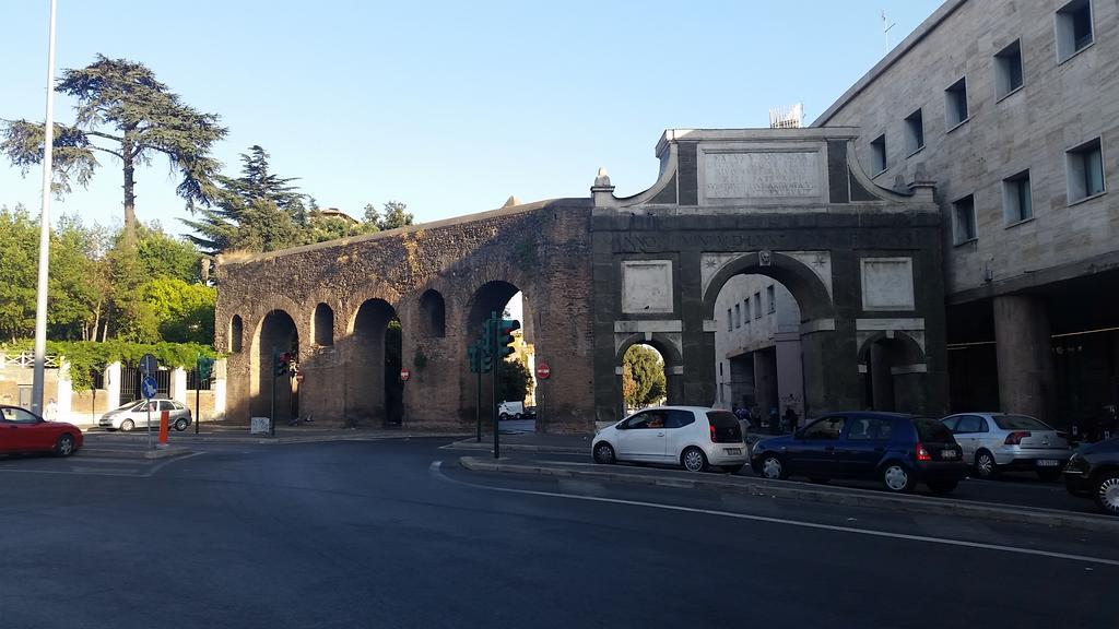 Termini Station Apartment Ai Due Cortili Presso Le Mura Aureliane Rom Eksteriør billede